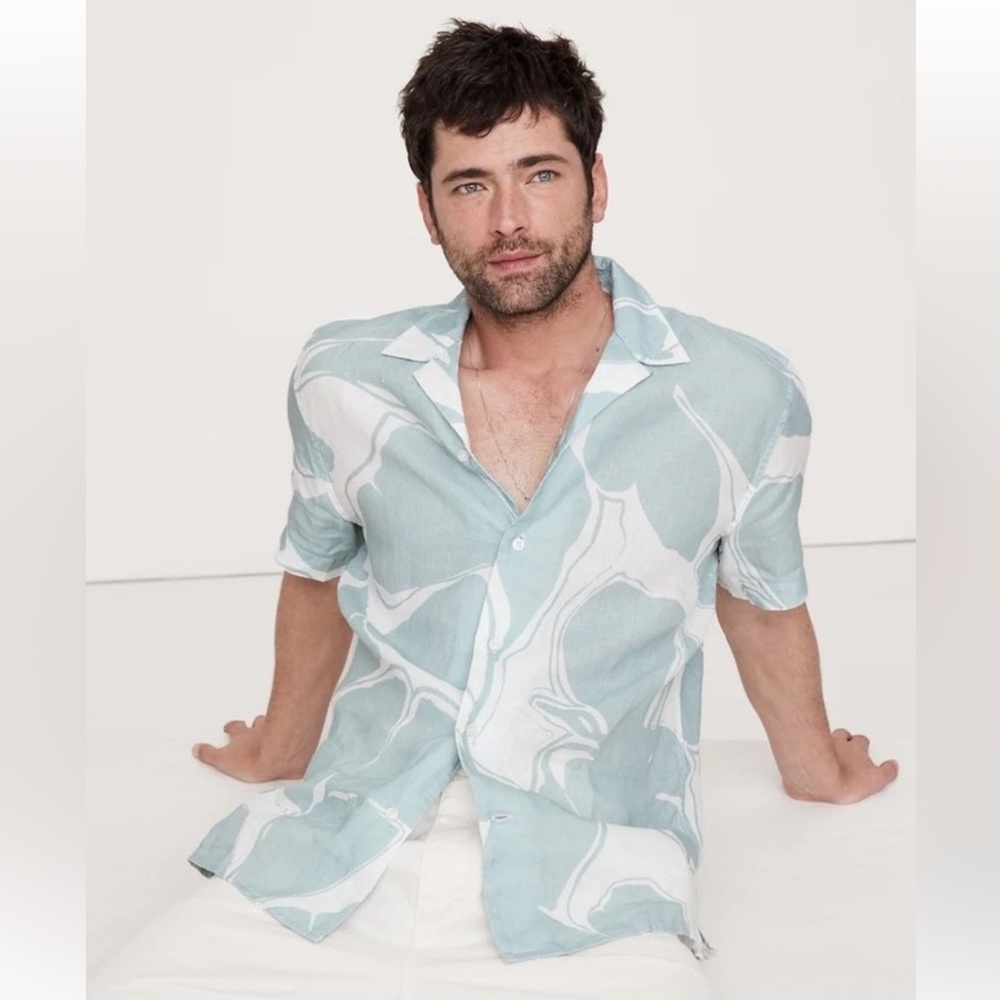 NWT Large Banana Republic Standard Fit Linen Resort Shirt Blue Floral Button